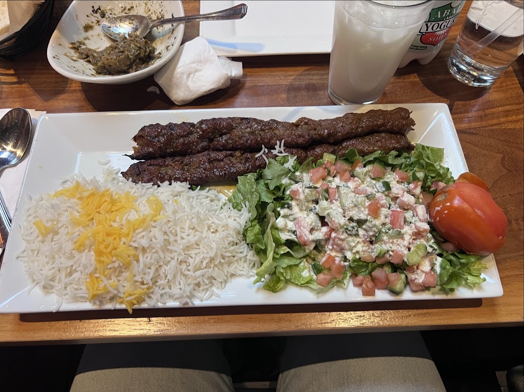 رستوران شکارچی بار و گریل - عکس 3